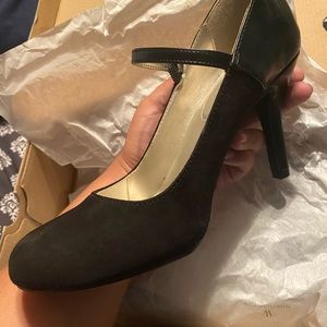 Worthington Easton black heels